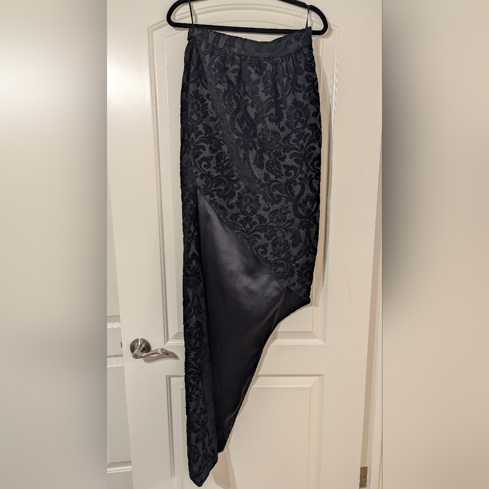 MaxMara Black Asymmetrical Skirt with Patterned Design